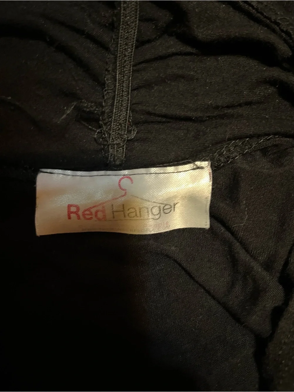 Red Hanger soft black